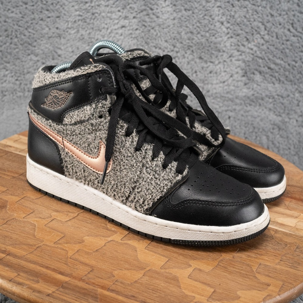 Jordan 1 Retro High Fleece Black Metallic Red Bronze GS Size 5Y 332148-022